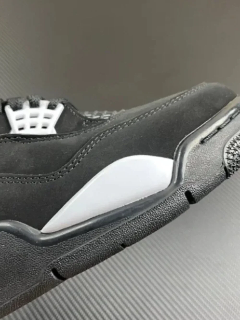 Air Jordan 4 Retro White Thunder